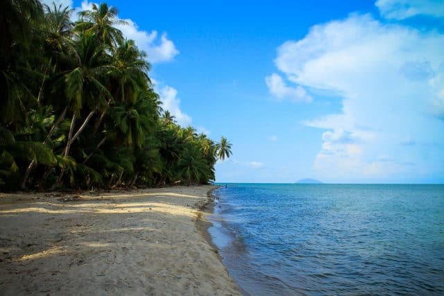 '..bãi cát trắng trải dài nhưng vẫn khoác lên mình sự tĩnh lặng, thanh bình' (Ảnh sưu tầm) '..bãi cát trắng trải dài nhưng vẫn khoác lên mình sự tĩnh lặng, thanh bình' (Ảnh sưu tầm)