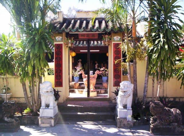 Đền thờ họ Mạc nằm trên đường Mạc Cửu , thị xã Hà Tiên. Đây là điểm tham quan đứng đầu trong danh sách Hà Tiên thập vịnh (Ảnh sưu tầm) Đền thờ họ Mạc nằm trên đường Mạc Cửu , thị xã Hà Tiên. Đây là điểm tham quan đứng đầu trong danh sách Hà Tiên thập vịnh (Ảnh sưu tầm)