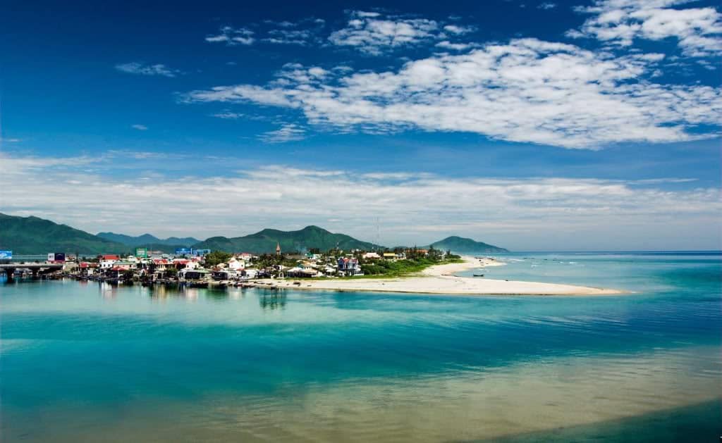 Bãi biển Lăng Cô 