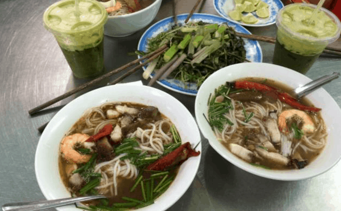 Bún mắm là món ngon mà bạn nên thử thưởng thức khi ở quận 1 Bún mắm là món ngon mà bạn nên thử thưởng thức khi ở quận 1