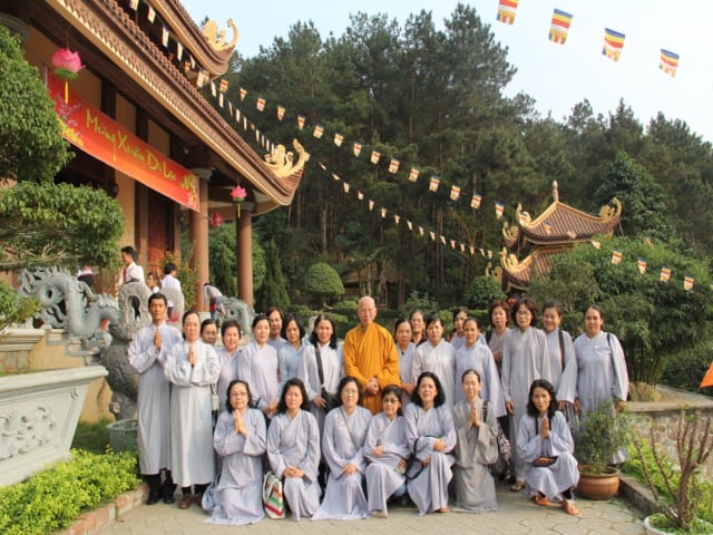 Phật tử tham gia khóa tu ở Thiền viện Trúc Lâm Bạch Mã Phật tử tham gia khóa tu ở Thiền viện Trúc Lâm Bạch Mã