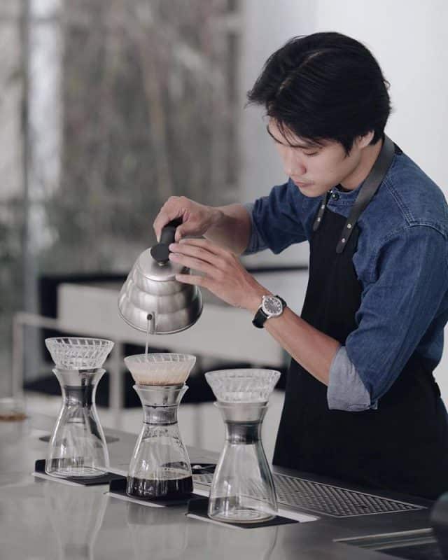 Nhân viên pha chế ở Bosgaurus coffee (Ảnh: ST) Nhân viên pha chế ở Bosgaurus coffee (Ảnh: ST)