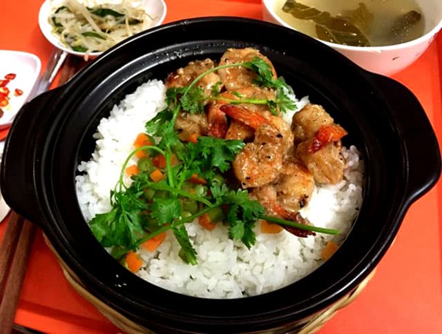 Niêu cơm vừa vặn cho 1 người ăn - một trong những món ăn ngon ở Vũng Tàu (Ảnh: ST)