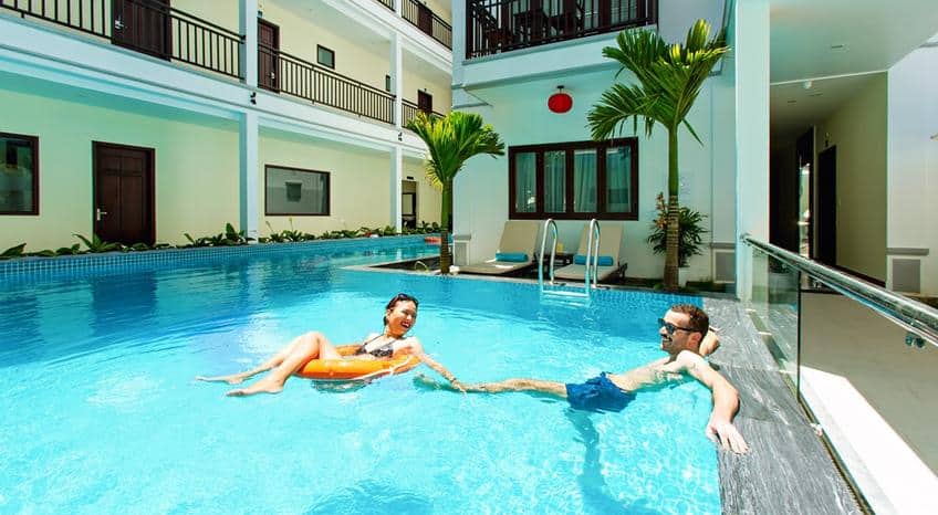 Bể bơi tại Pearl River Hội An