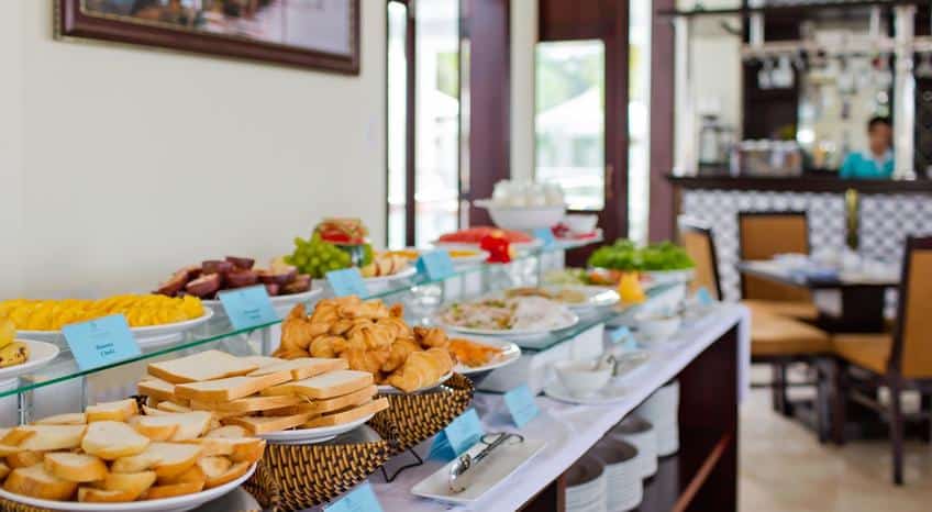 Thưởng thức buffet tại Pearl River Hội An