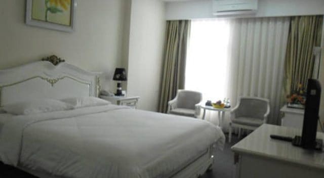 Khách sạn gần hồ Trại Tiểu: White Palace Hotel 01 Khách sạn gần hồ Trại Tiểu: White Palace Hotel 01