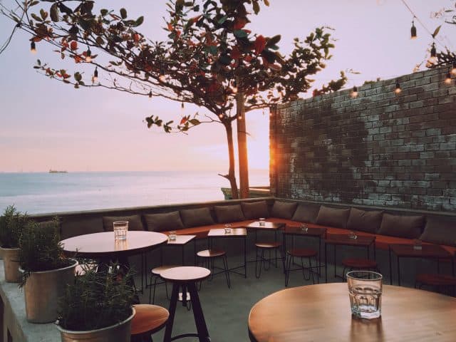 Quán cafe view biển ở Bãi Dứa