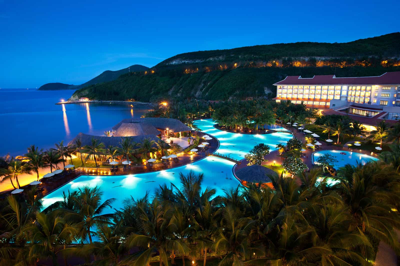 VINPEARL NHA TRANG khi buổi tối VINPEARL NHA TRANG khi buổi tối