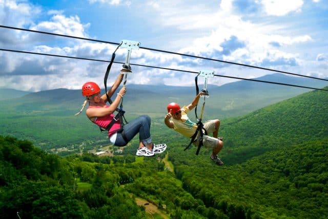 Zipline - trò chơi mạo hiểm ở Khu du lịch Hòa Phú Thành 