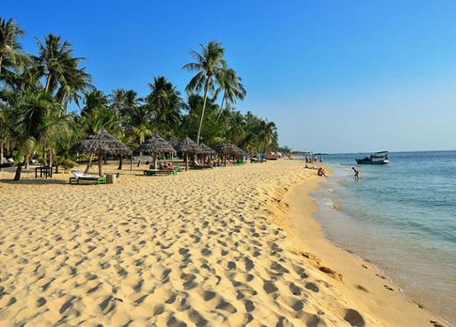 Bãi Mũi Nai rạng rỡ trong nắng vàng Bãi Mũi Nai rạng rỡ trong nắng vàng