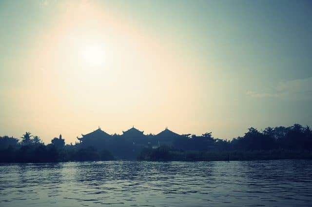 Chiều hoàng hôn yên bình chùa Châu Đốc 3