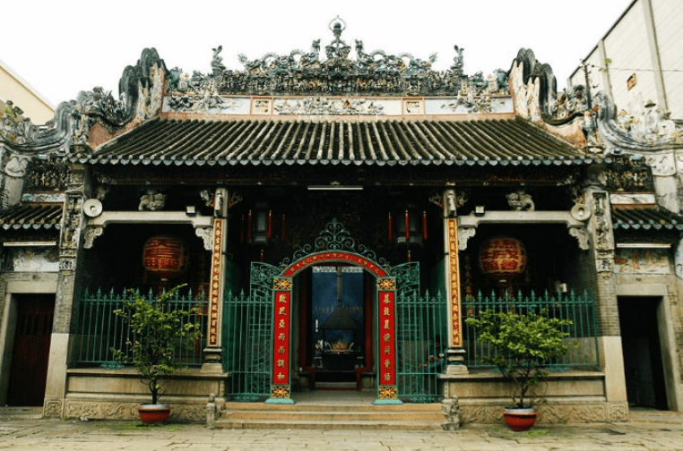 Vẻ trầm mặc của ngôi chùa (sưu tầm) Chùa Bà Thiên Hậu