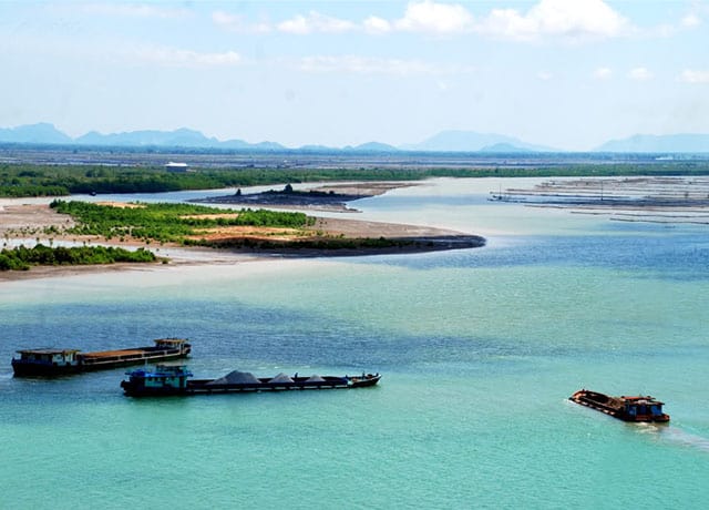 Quang cảnh đầm Đông Hồ nhìn từ trên cao Quang cảnh đầm Đông Hồ nhìn từ trên cao