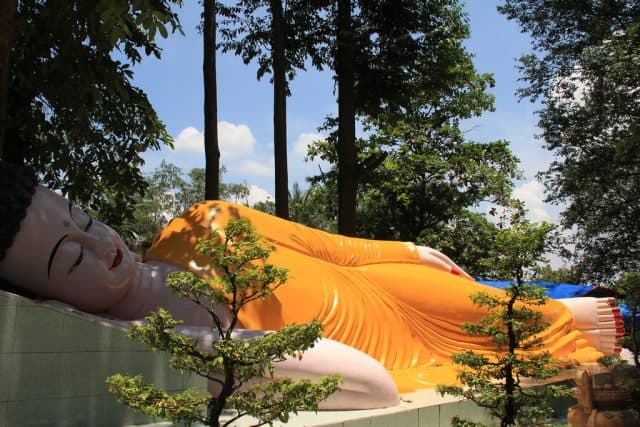 Vẻ đẹp tượng Phật nghìn mắt nghìn tay được chạm khắc rất gọn gàng, tinh tế