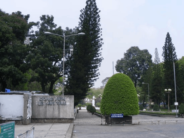 Cổng chính công viên Lê Văn Tám Cổng chính công viên Lê Văn Tám