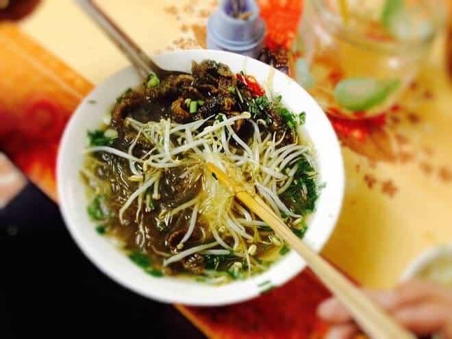 Quán miến lươn Đông Thịnh là một trong những địa điểm ăn sáng ngon ở Hà Nội