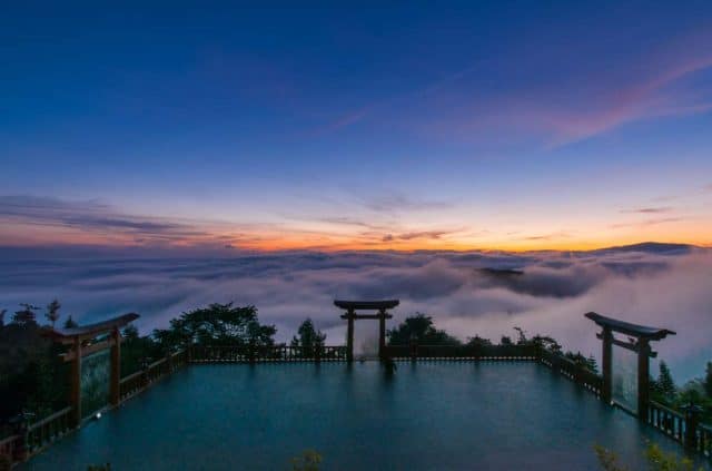 Sương mờ huyền ảo tại Chùa Linh Quy Pháp Ấn Sương mờ huyền ảo tại Chùa Linh Quy Pháp Ấn