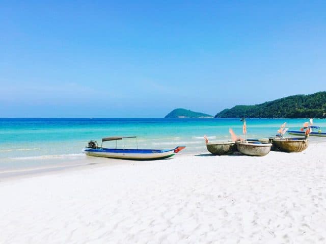 Nước biển và cát mịn màng mát lạnh như kem Nước biển và cát mịn màng mát lạnh như kem