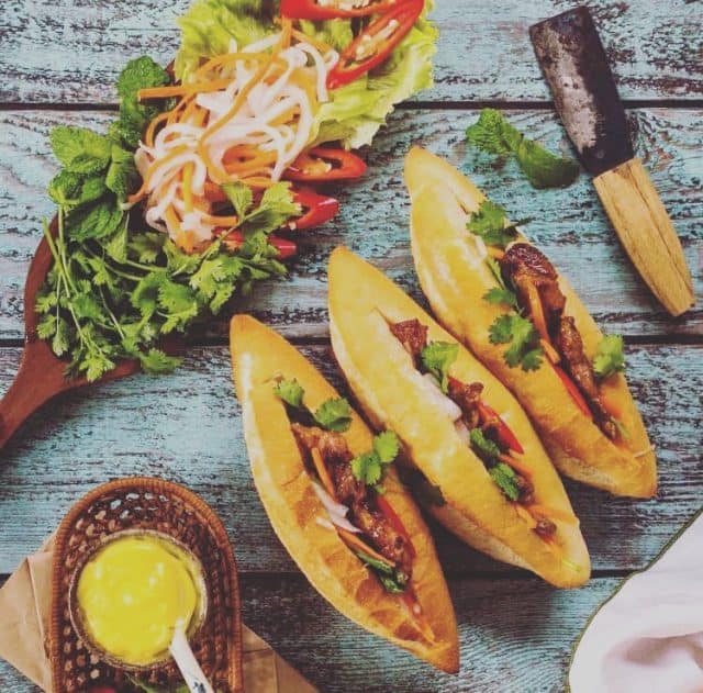 Bánh mì Đà Nẵng - bánh mì cô Phượng 