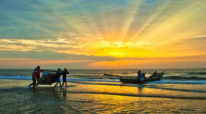Biển Hải Hòa - một trong năm bãi biển Đà Nẵng 