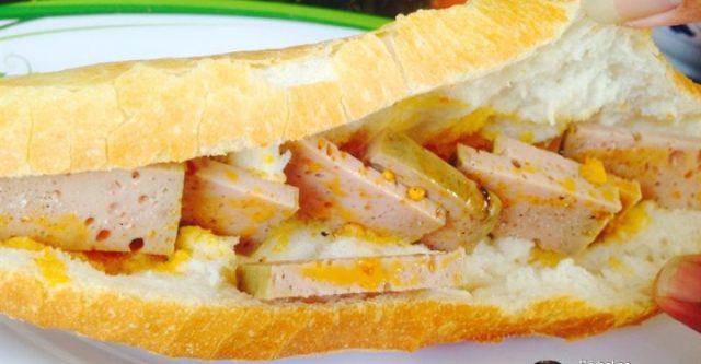 Bánh mì chả ông Tý Đà Nẵng 