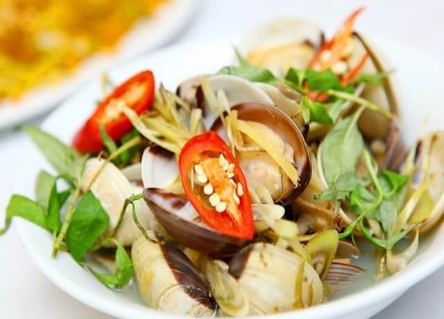 Ngao hấp nóng hổi - Vừa thổi vừa ăn