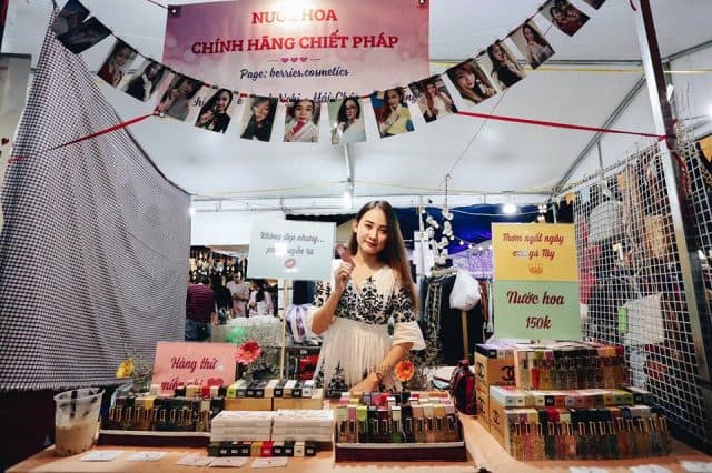 Chủ shop kinh doanh tại chợ phiên Đà Nẵng 01