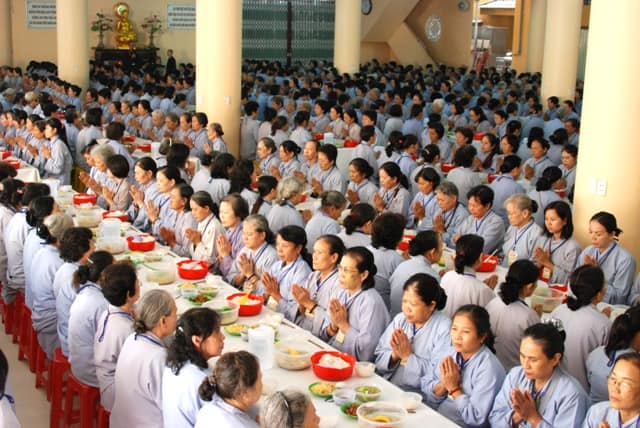 Ăn cơm chay ở chùa Ăn cơm chay ở chùa