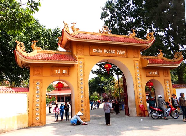 Cổng tam quan của chùa Hoằng Pháp TP HCM (Ảnh: ST) Cổng tam quan của chùa Hoằng Pháp TP HCM (Ảnh: ST)