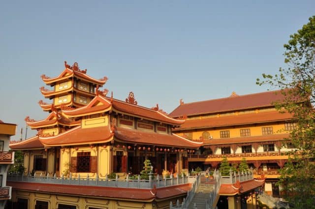 Đại điện nằm trên cao đầy uy nghi Đại điện nằm trên cao đầy uy nghi
