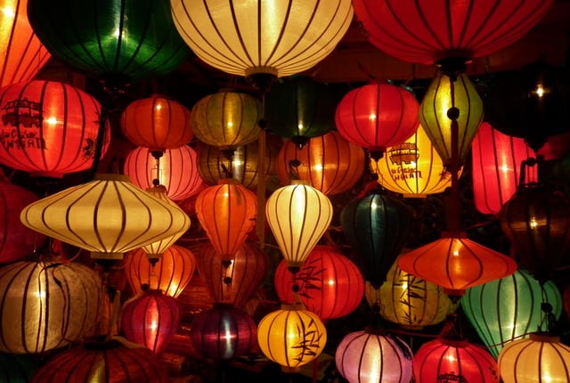 phố đèn lồng đầy sắc màu hội an