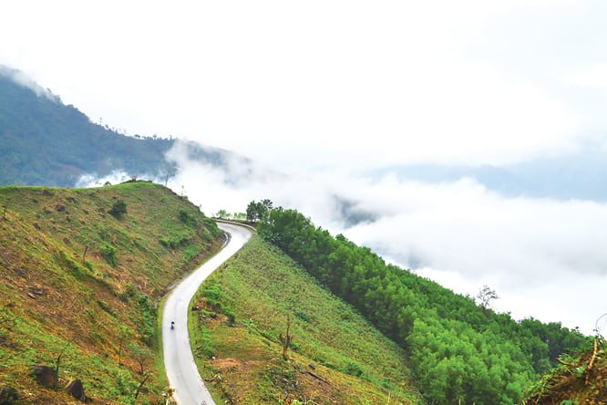 Vẻ thơ mộng bình yên bên Đèo Long Môn. (Ảnh ST)