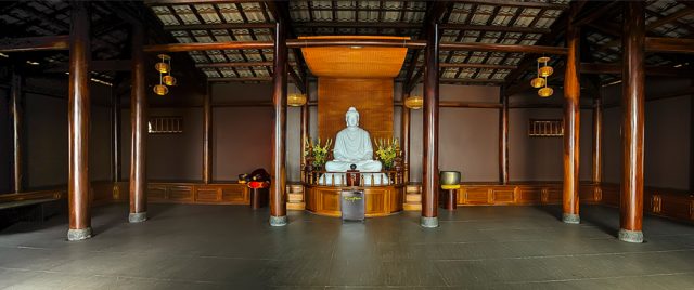 Chùa Linh Quy Pháp ẤN - Gian chùa chính đặt tượng Phật Chùa Linh Quy Pháp ẤN - Gian chùa chính đặt tượng Phật