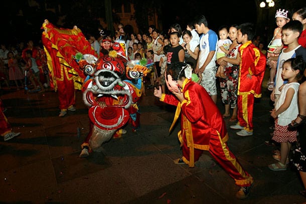 Hoạt động múa lân ở Hoàng thành Thăng Long
