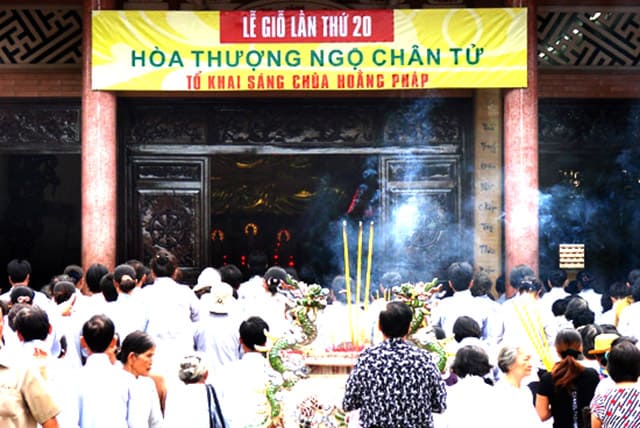 Lễ giỗ tổ thu hút nhiều khách thập phương Lễ giỗ tổ thu hút nhiều khách thập phương