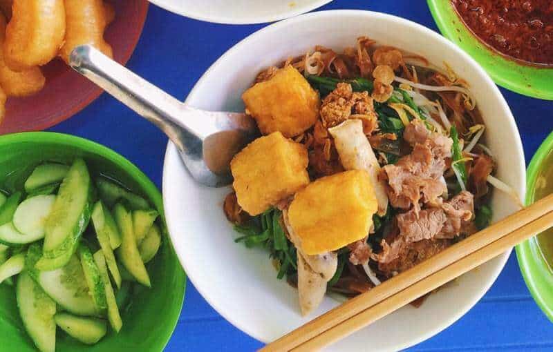 Miến trộn, bánh đa cua Phùng Hưng 