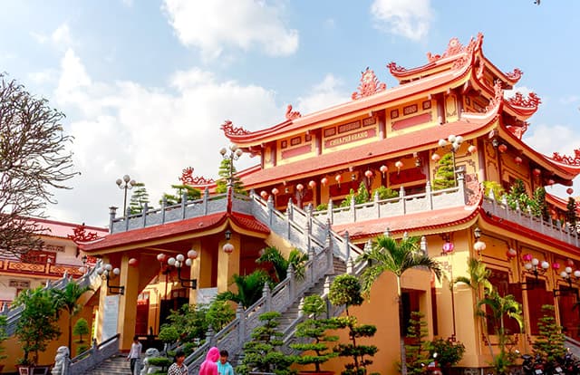 Nhiều mảng công trình được thiết kế bằng vật liệu hiện đại Nhiều mảng công trình được thiết kế bằng vật liệu hiện đại