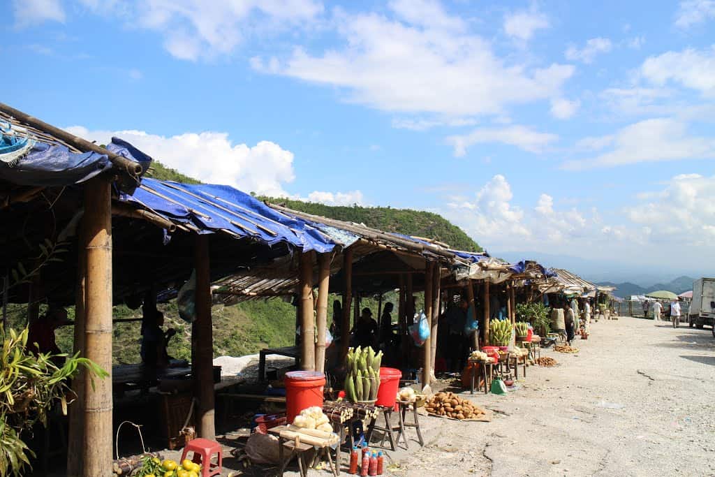 Khu chợ mang đậm màu sắc Tây Bắc