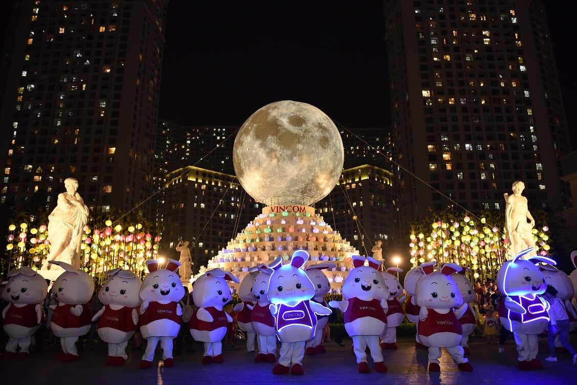 Chương trình “Vạn thỏ ngắm siêu trăng” tại Royal City là một hoạt động được nhiều em nhỏ yêu thích - vinhgo'news