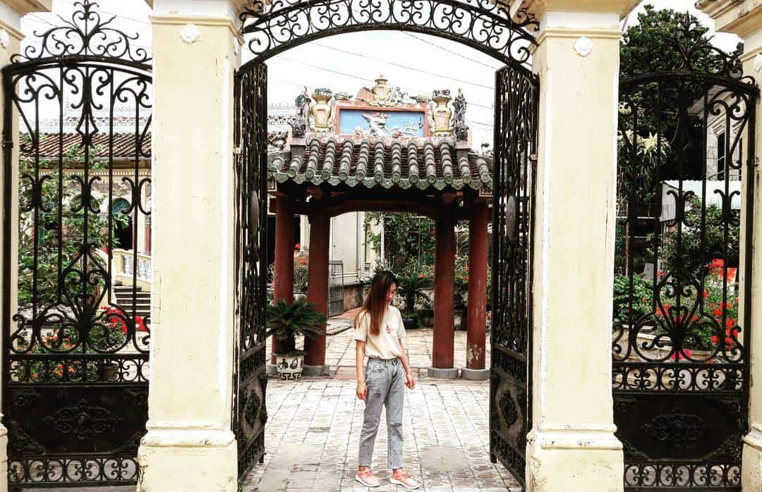 Cổng vào bằng sắt với họa tiết kiểu dinh thự Pháp Cổng vào bằng sắt với họa tiết kiểu dinh thự Pháp