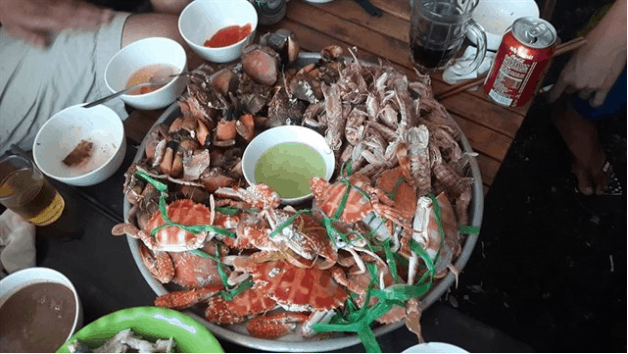 Mâm hải sản thơm ngon sau khi được chế biến