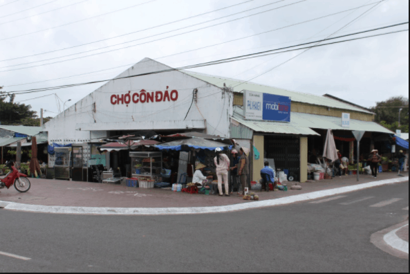 Chợ Côn Đảo là nơi diễn ra hoạt động buôn bán chủ yếu ở Côn Đảo