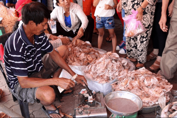 Mực nướng ăn thử tại chỗ