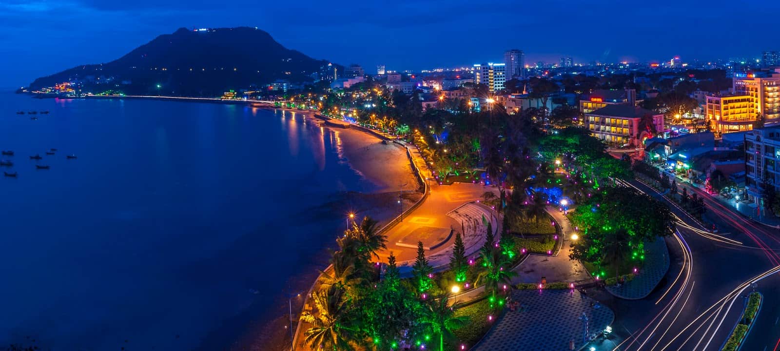 Bãi Trước đẹp lung linh huyền ảo về đêm Bãi Trước đẹp lung linh huyền ảo về đêm