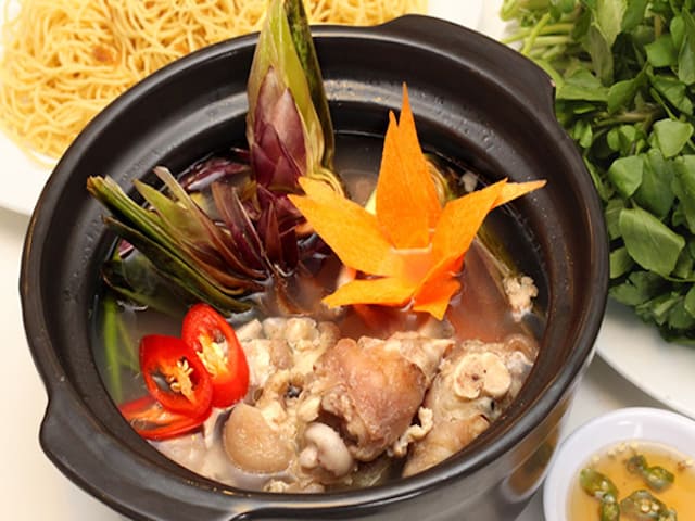 Chân giò heo hầm Atiso - đặc sản Đà Lạt 