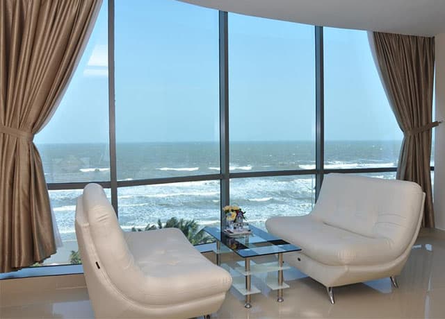 Cảnh biển thơ mộng nhìn từ phòng khách sạn Cảnh biển thơ mộng nhìn từ phòng khách sạn