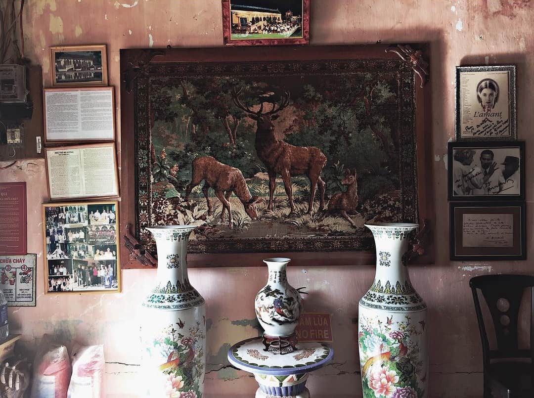 Hàng loạt đồ cổ trong ngôi nhà Hàng loạt đồ cổ trong ngôi nhà