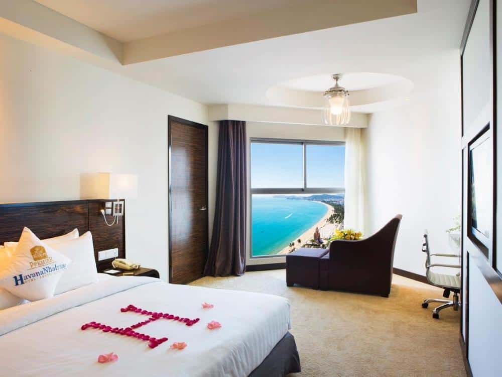 Du khách có thể ngắm nhìn cảnh biển đẹp tại Hai Dang Hotel