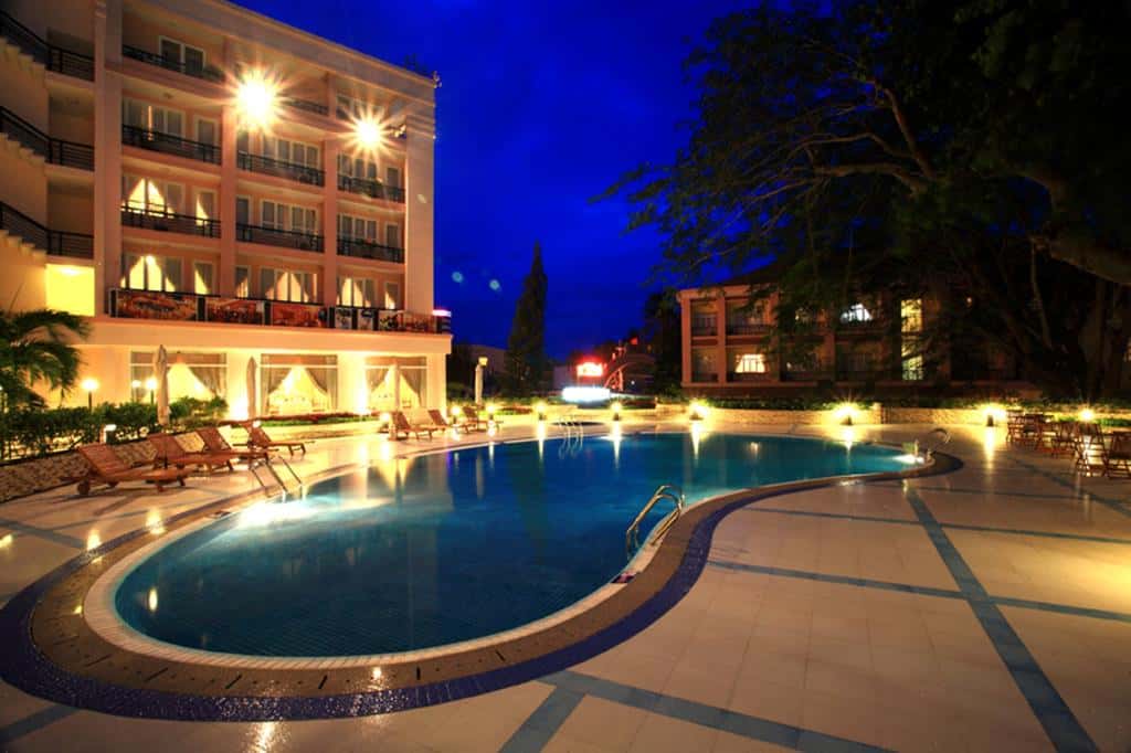 Grand Hotel nằm ngay tại trung tâm thành phố Grand Hotel nằm ngay tại trung tâm thành phố