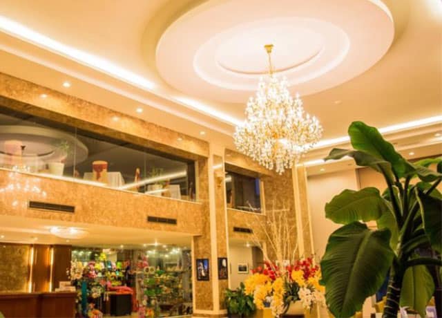 Khung cảnh bên ngoài và bên trong khách sạn Khung cảnh bên ngoài và bên trong khách sạn